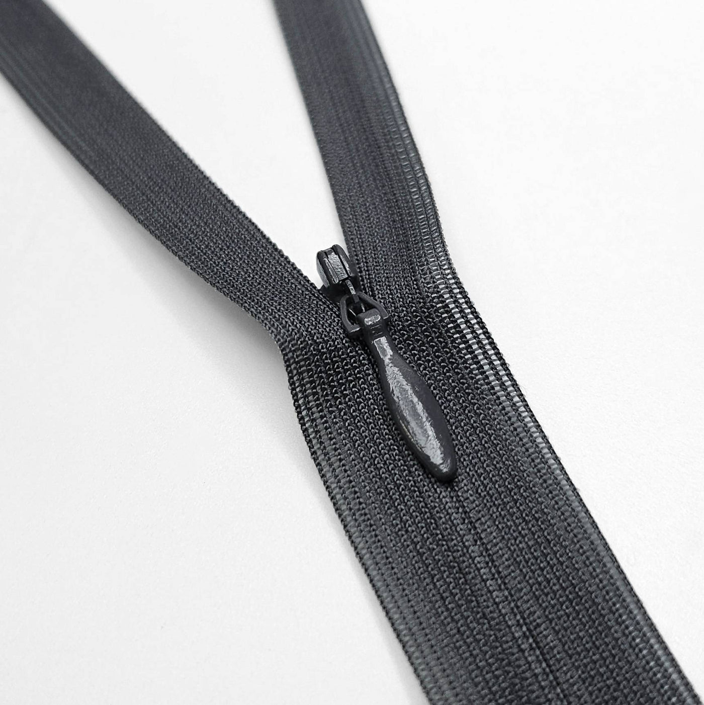 YKK | Closed End Invisible Zipper | #3 | 7 1/2 '' - 19 cm