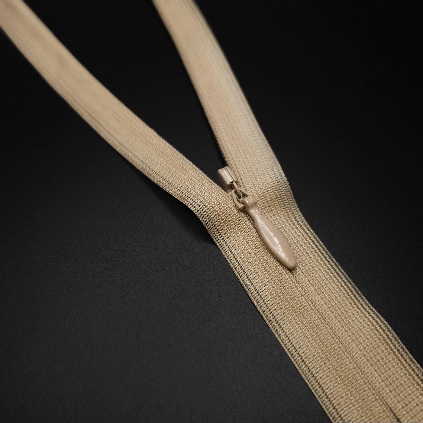 YKK | Closed End Invisible Zipper | #3 | 7 1/2 '' - 19 cm