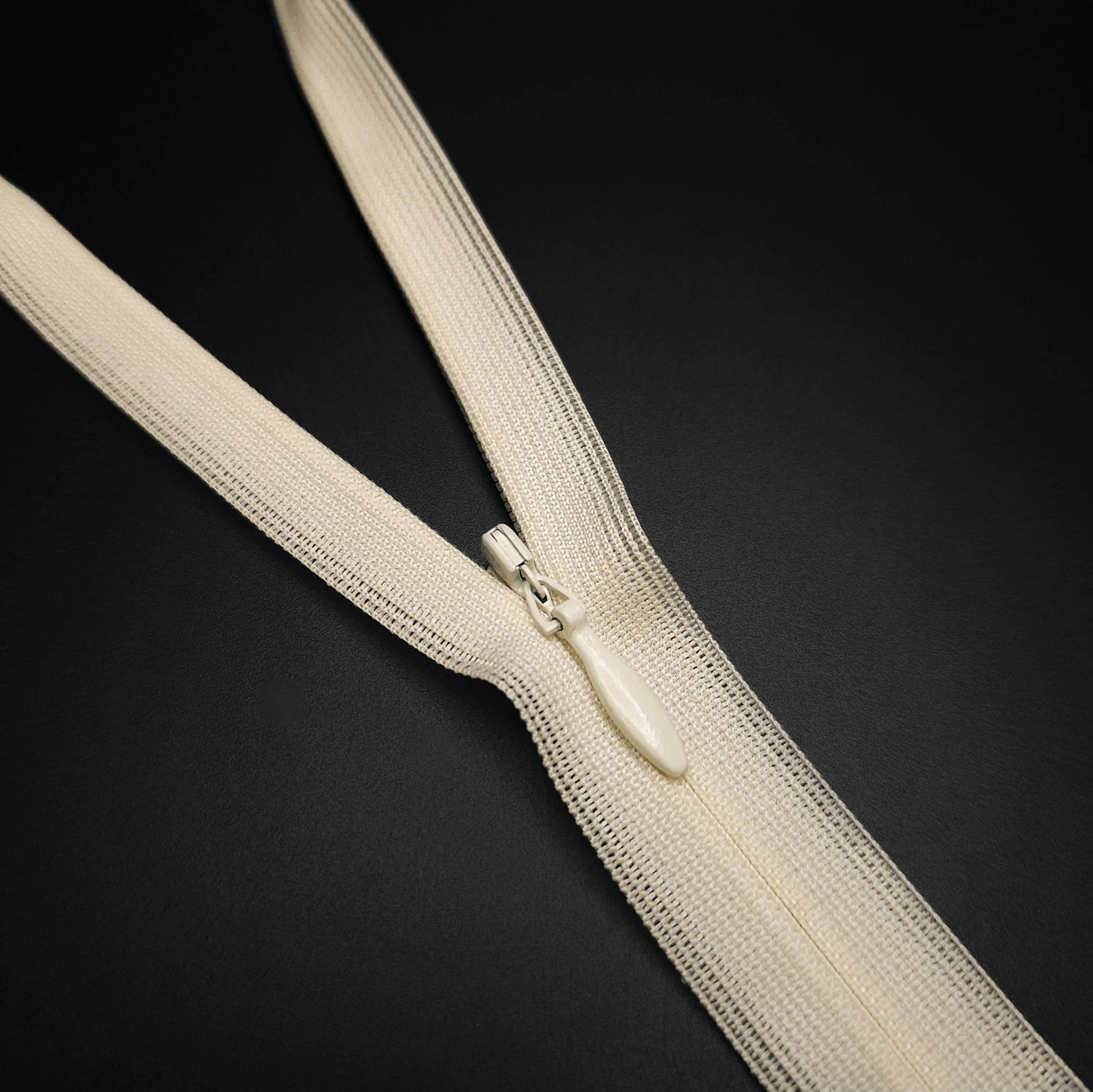 YKK | Closed End Invisible Zipper | #3 | 7 1/2 '' - 19 cm