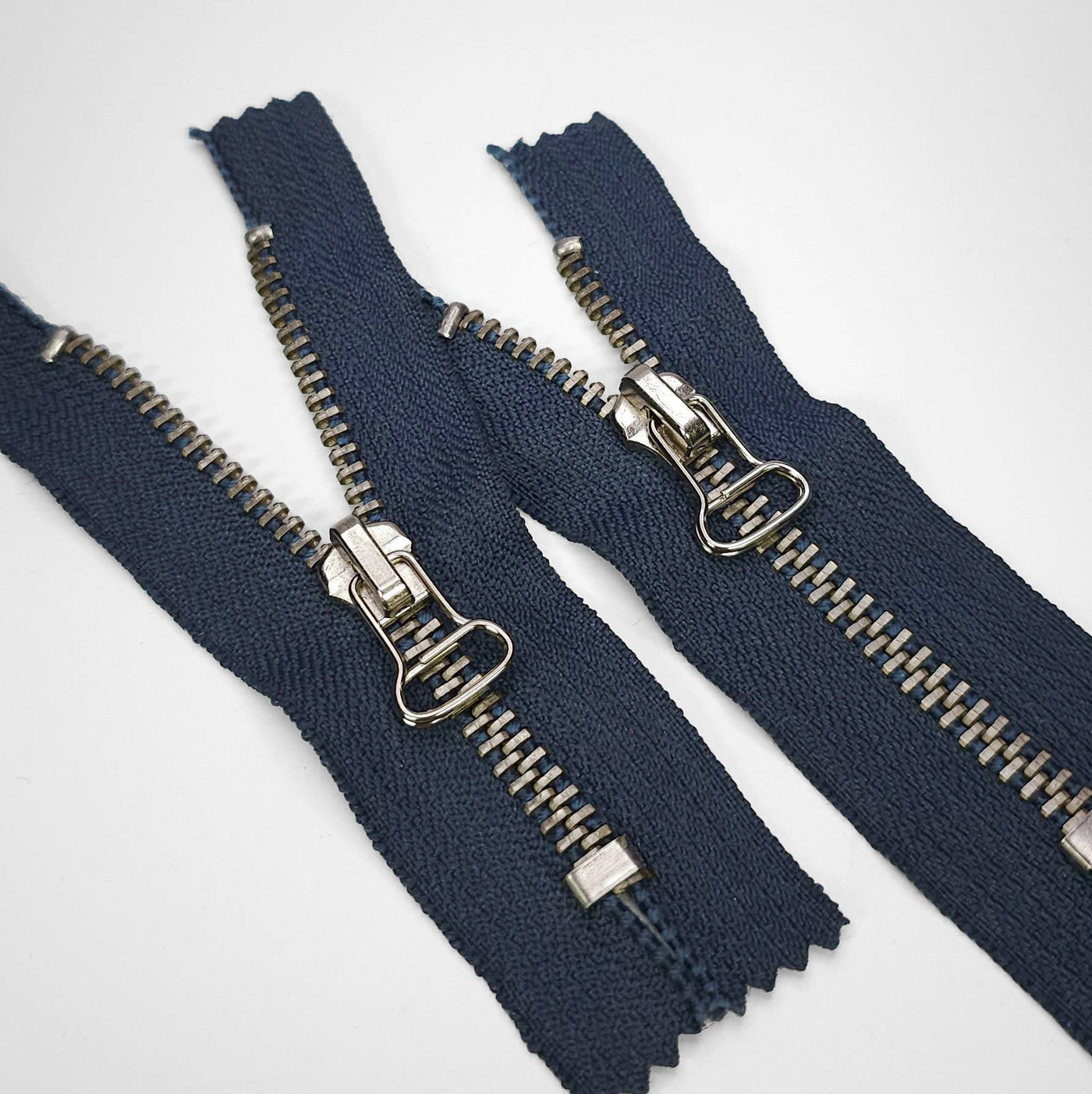 Closed End Zipper | Metal | Dark Navy | #5 | 3 3/4'' - 9.5 cm 