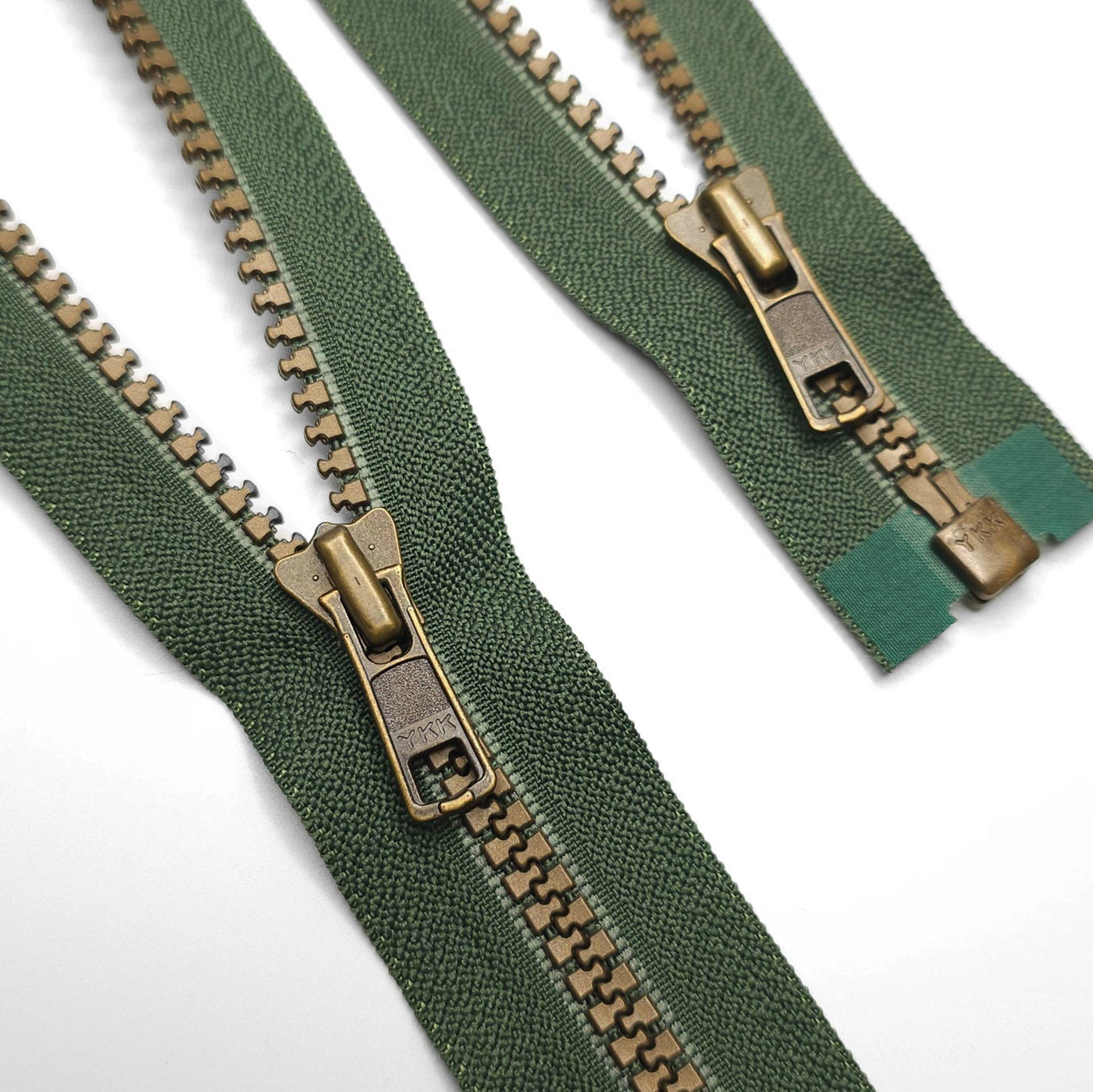 YKK | Open-End Zipper | Molded Plastic | Hunter Green | #5 | 25 1/4'' - 64 cm