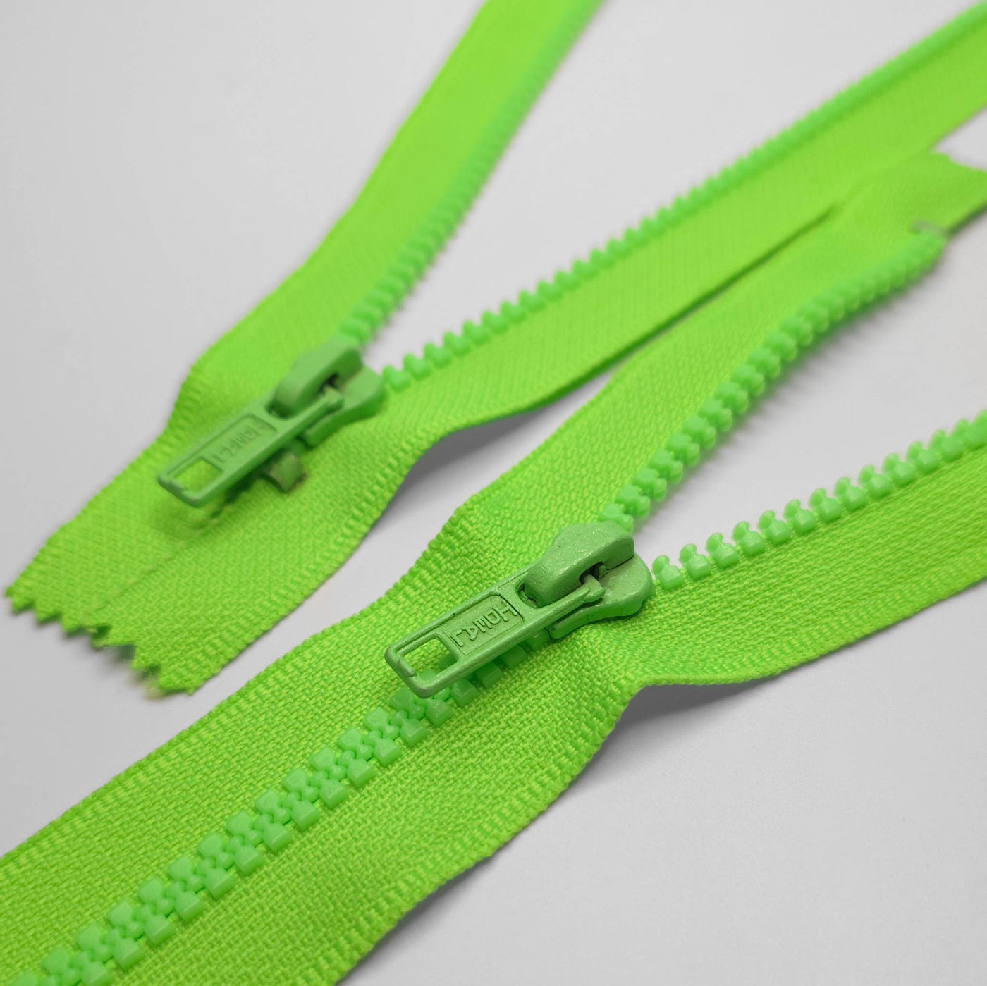 Closed End Zipper | Molded Plastic | Neon Green | #5 | 6 3/4'' - 17 cm