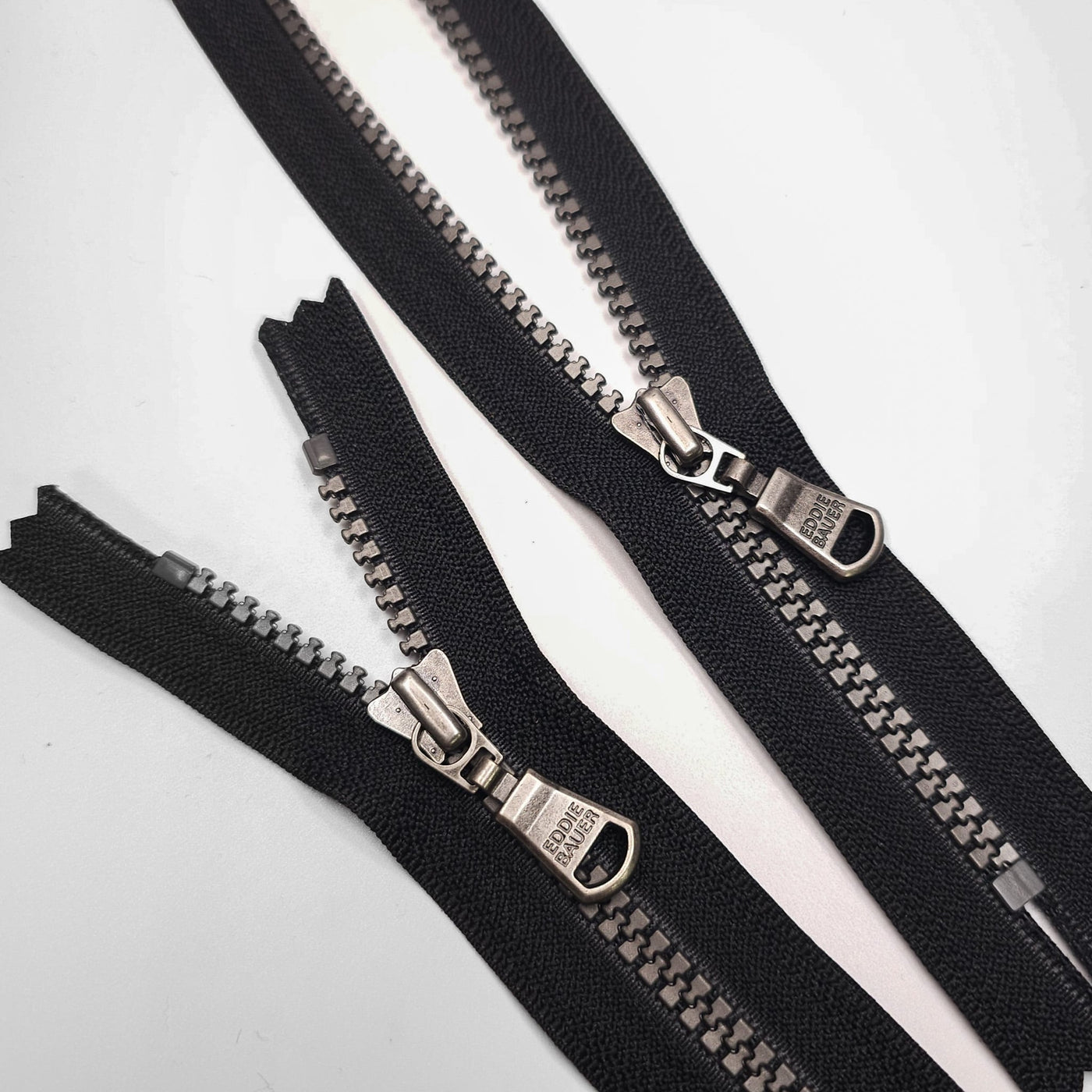 YKK Closed End Zipper | Molded Plastic | #5 | Green | 8'' - 20cm | Black