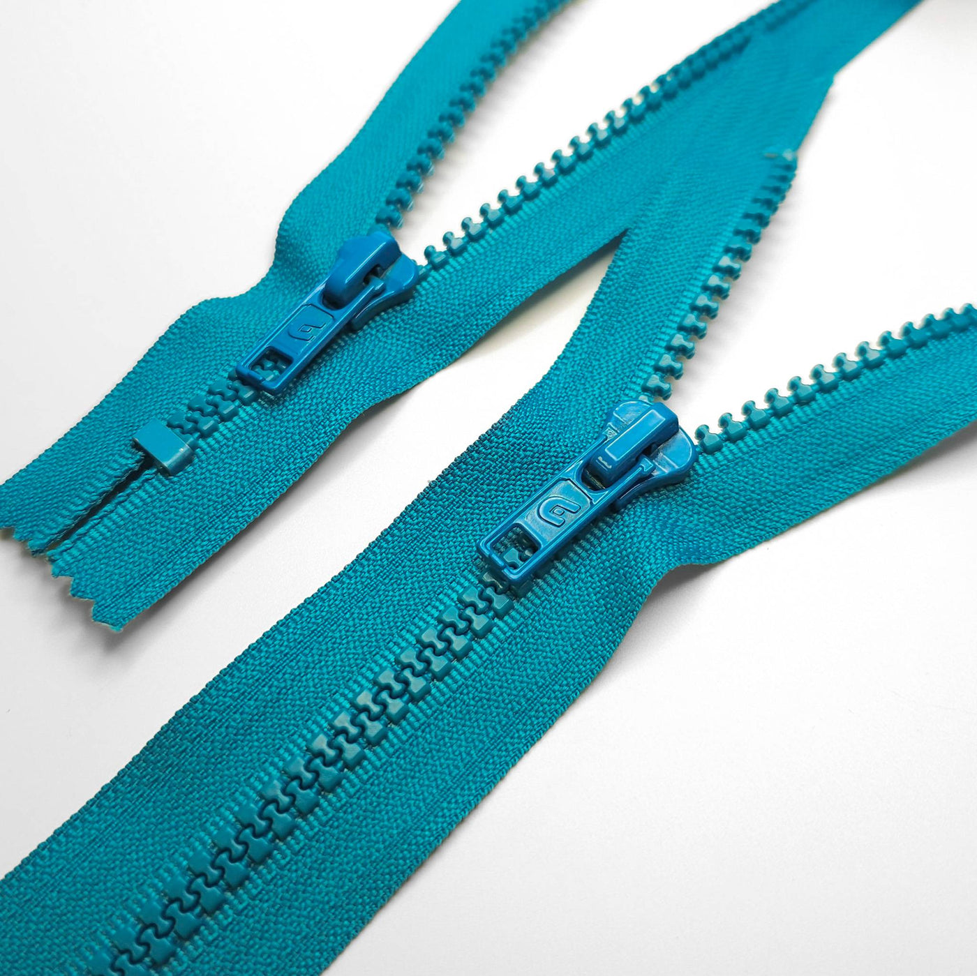 Closed End Zipper | Molded Plastic | Blue | #5 | 6 3/4'' - 17 cm