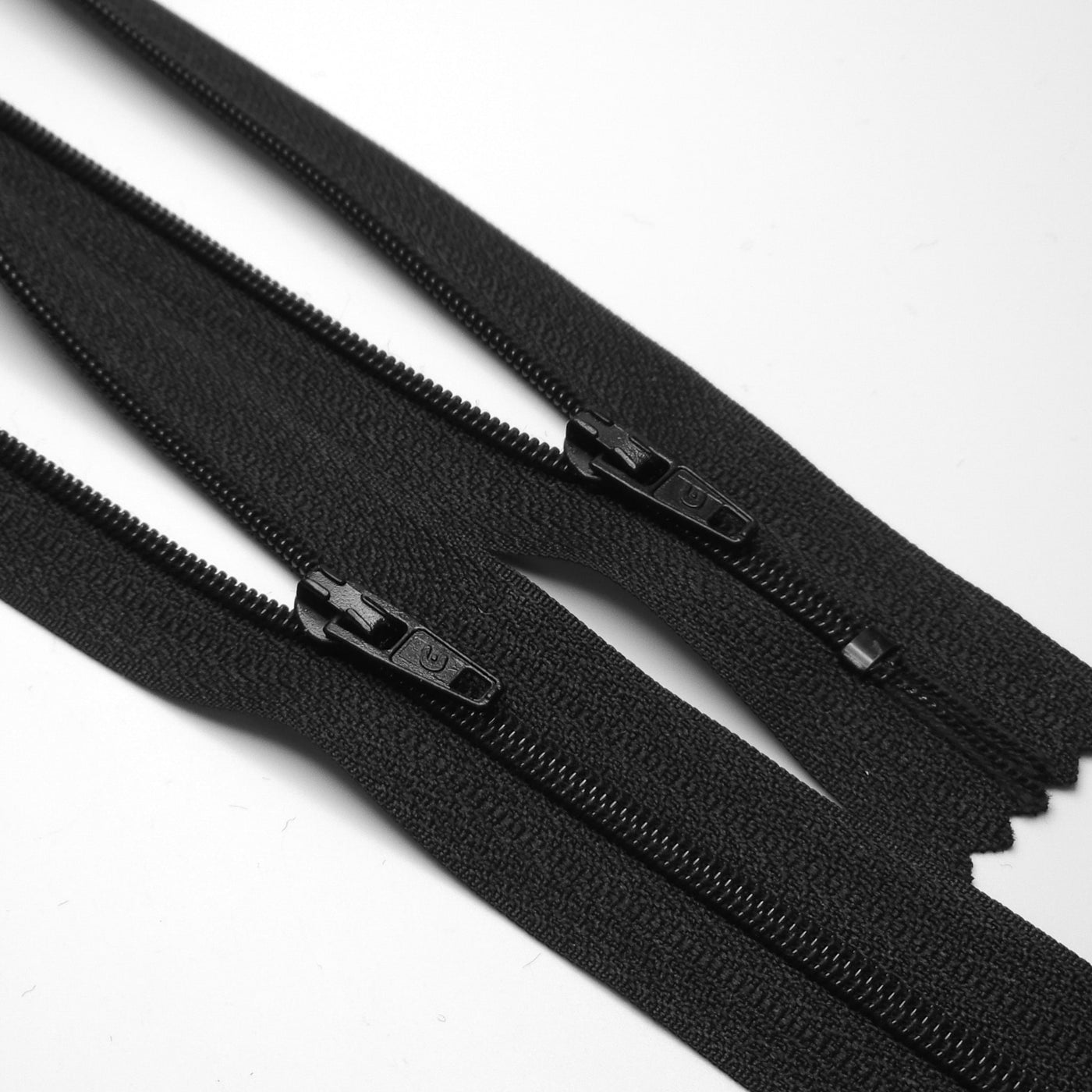 Closed End Zipper | Nylon Coil | Black | #3 | 7'' - 18 cm