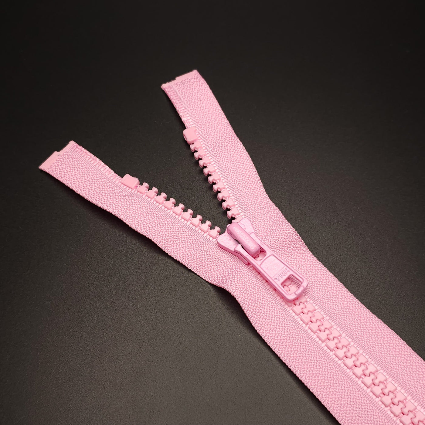 YKK Open End Zipper | Molded Plastic | #5 | 28'' - 71 cm | pink