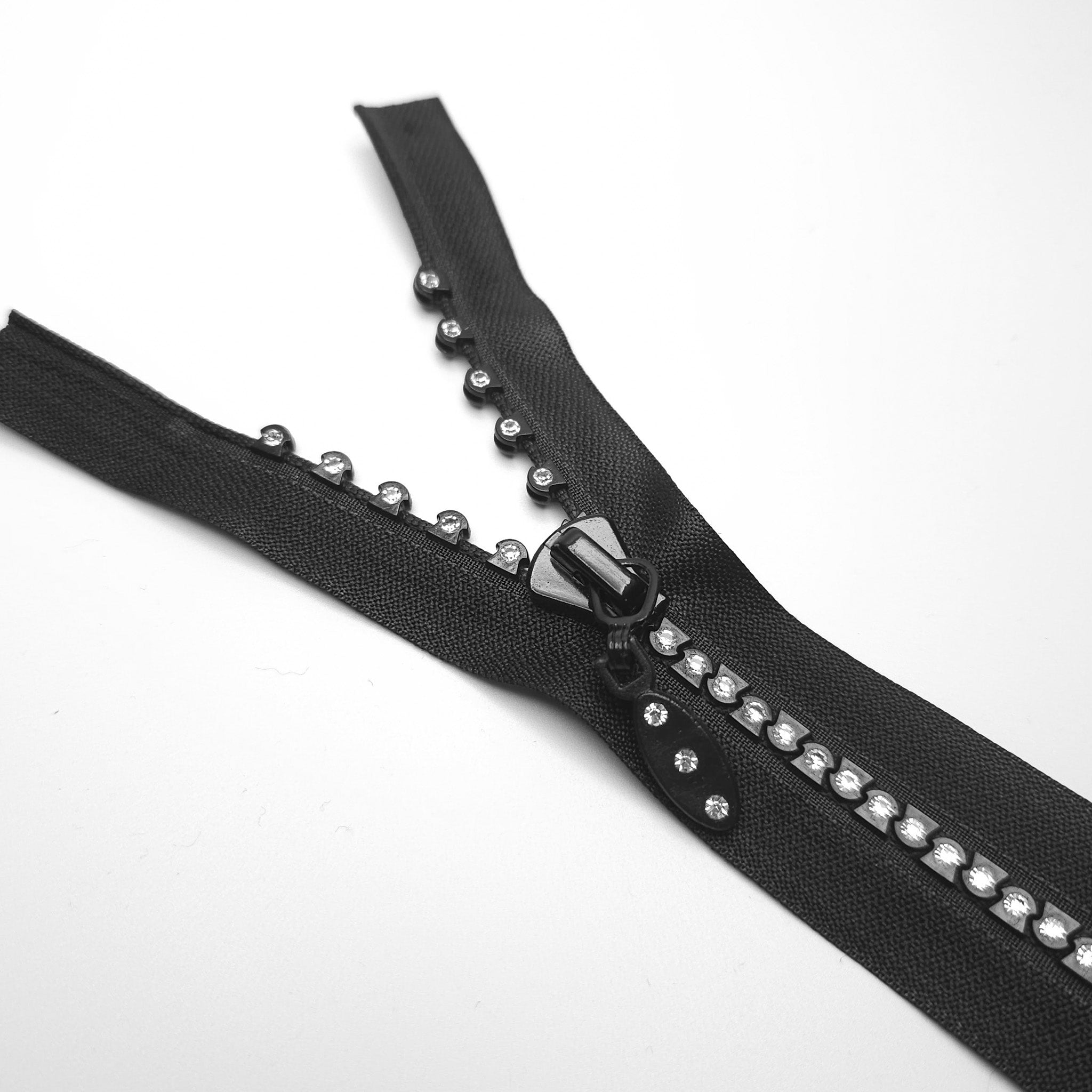 Largest Selection of Zippers for Sewing Online in North America | Les ...