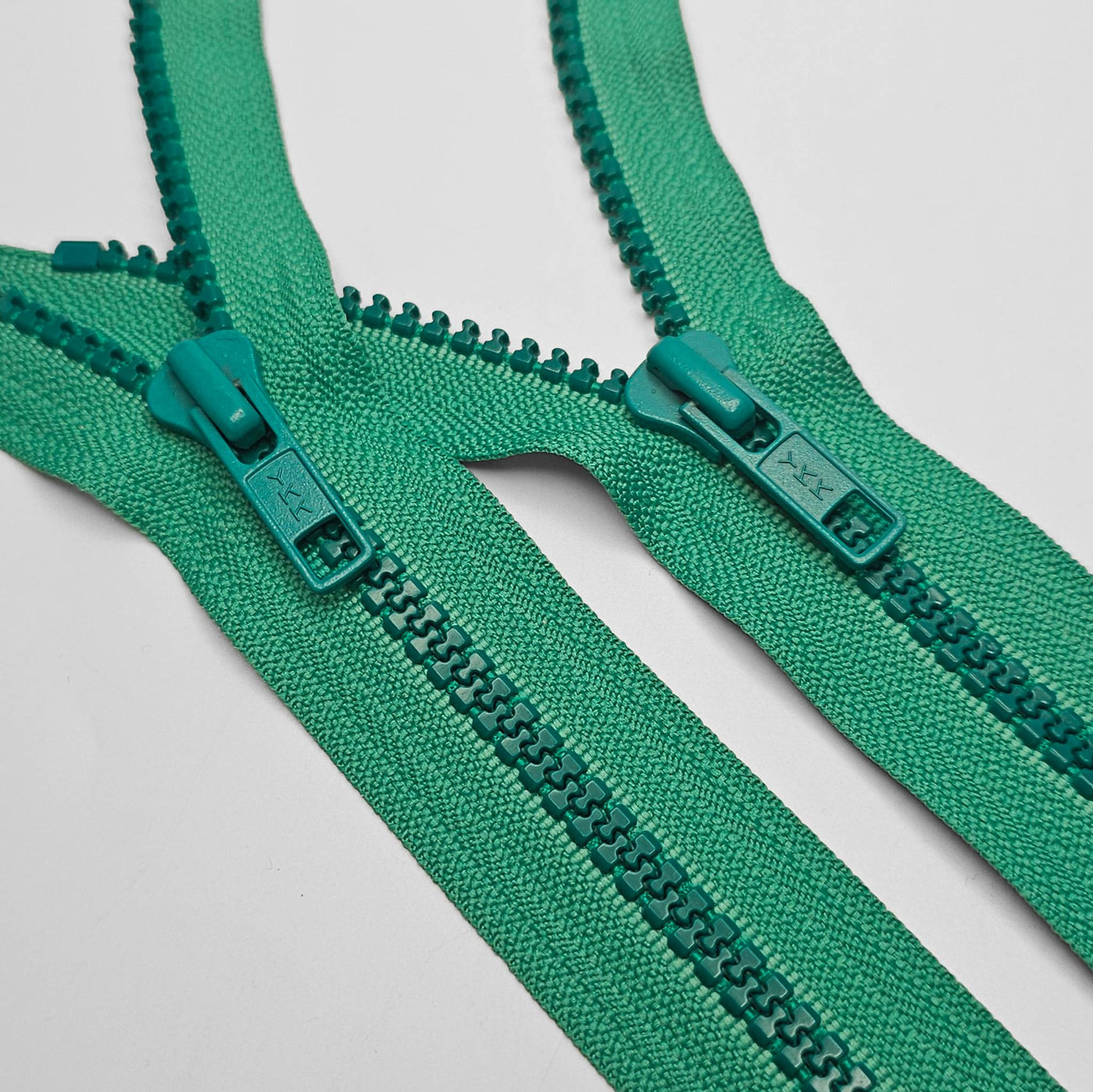 YKK | Closed End Zipper | Molded Plastic | Green | #5 | 8 3/4'' - 22 cm