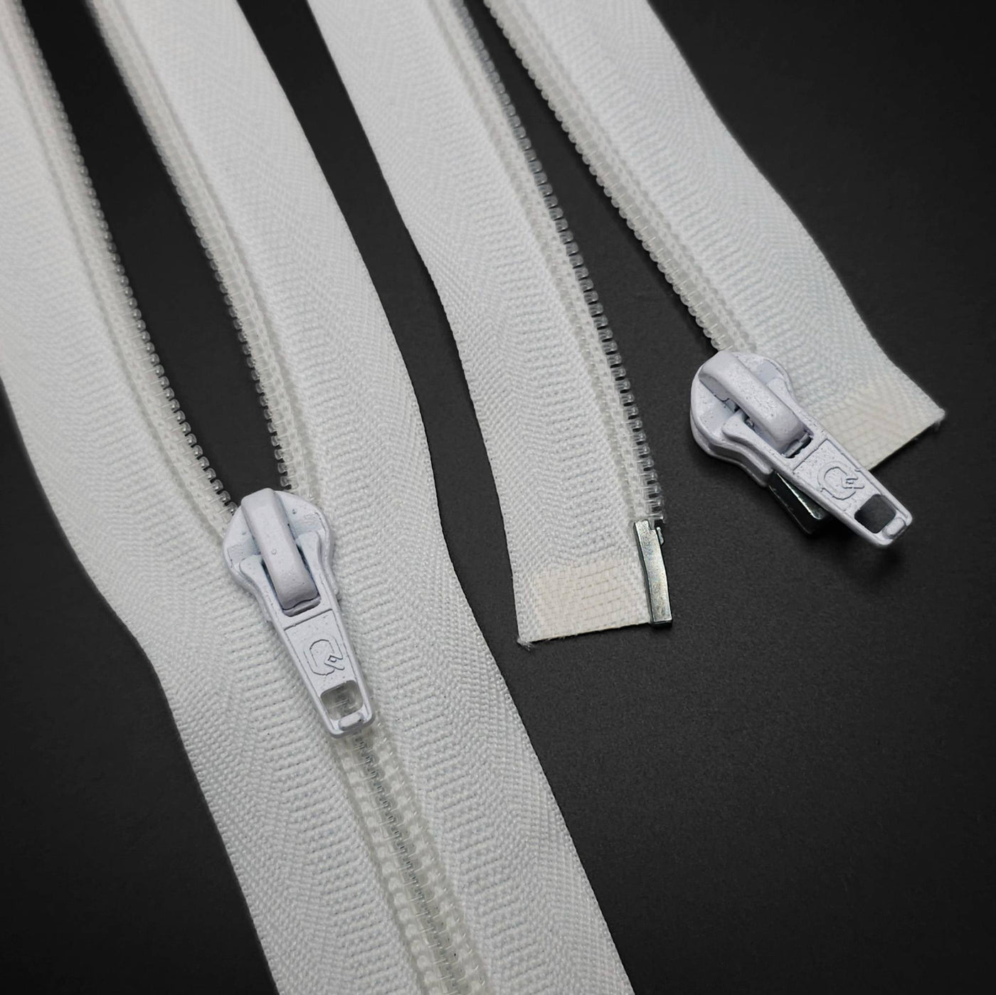 Open-End Zipper | Nylon Coil | White | #5 | 20 3/4'' - 52.5 cm