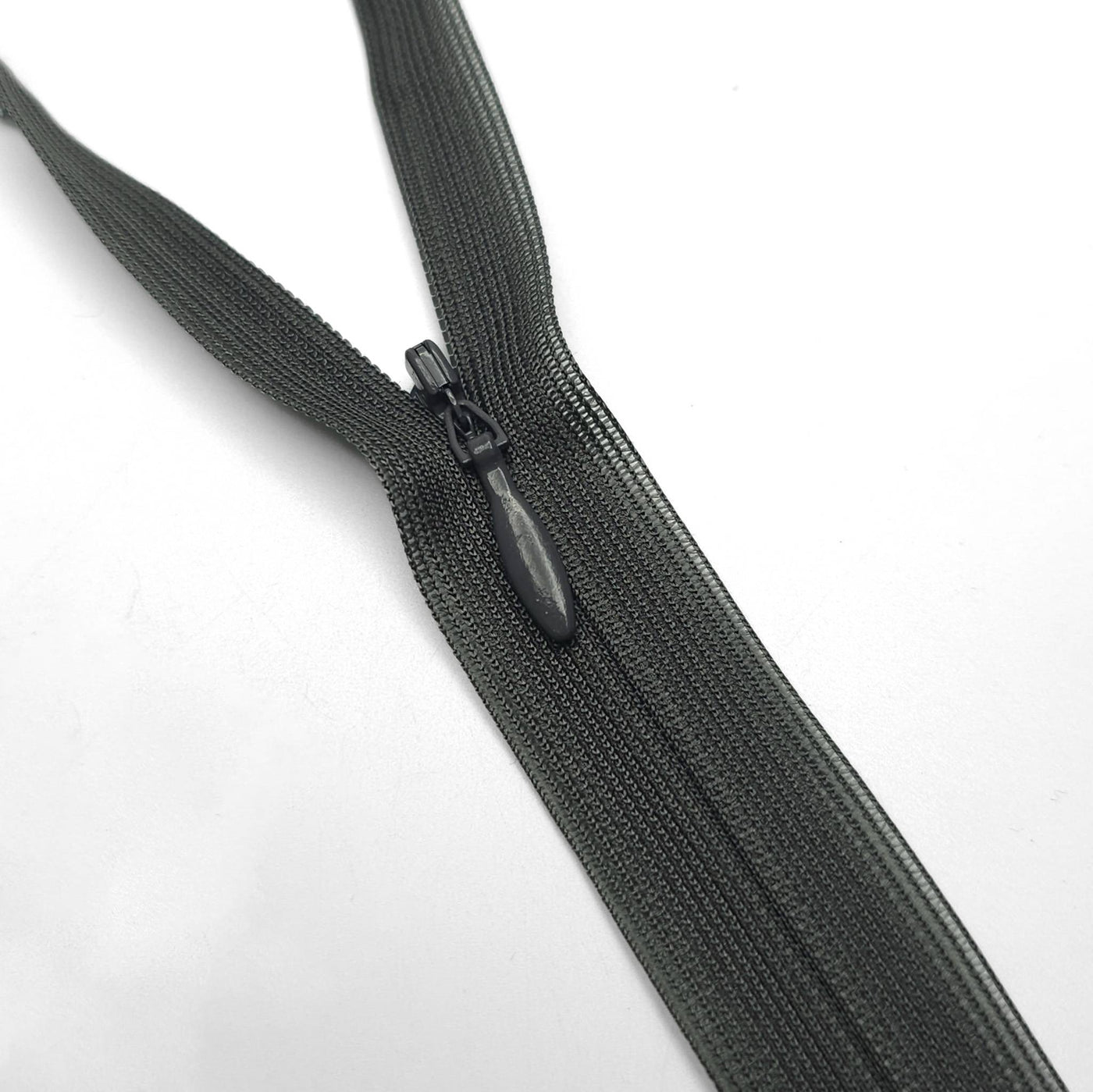 YKK | Closed End Invisible Zipper | #3 | 6 3/4'' - 17 cm