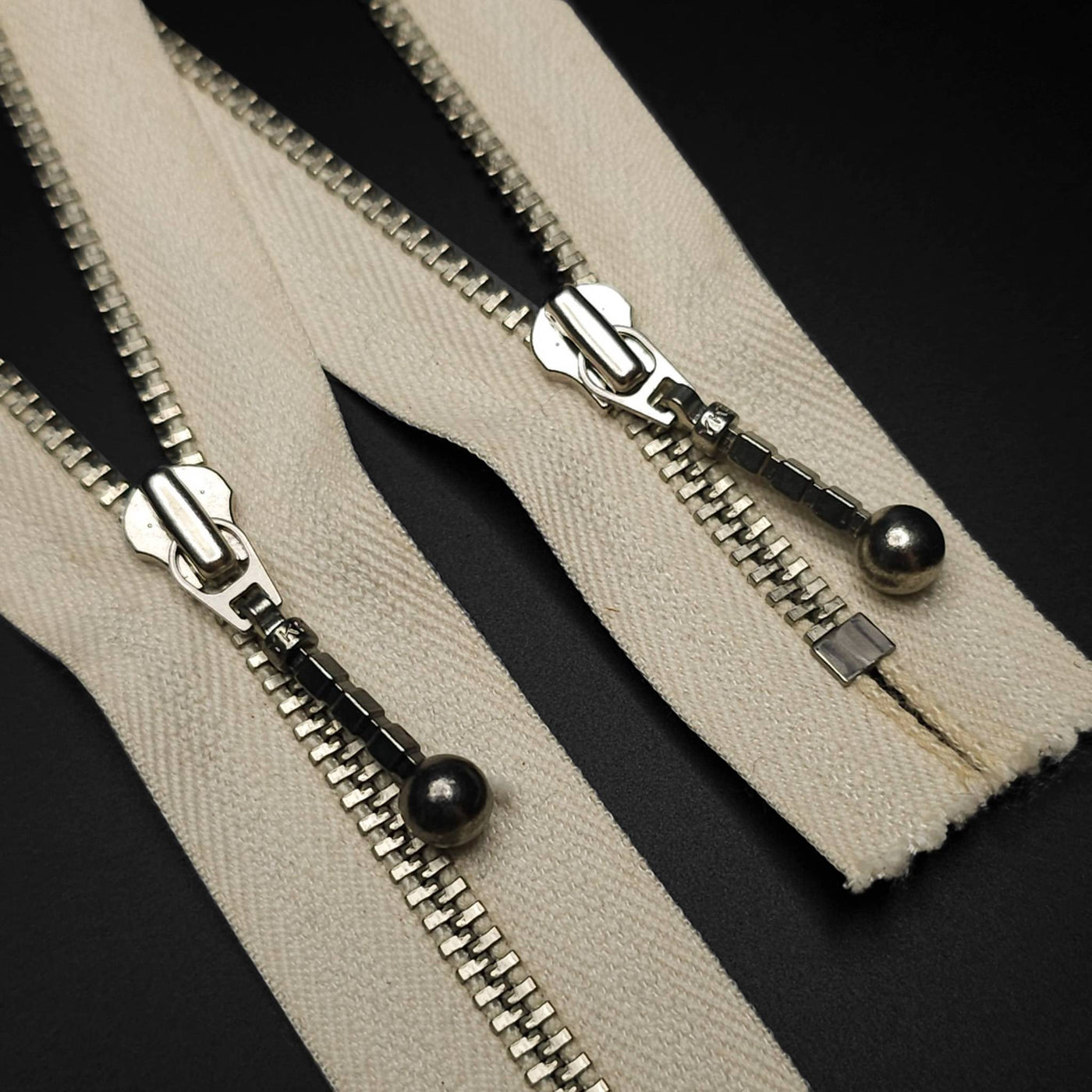 YKK | Closed End Zipper | Metal | #5 | Cream
