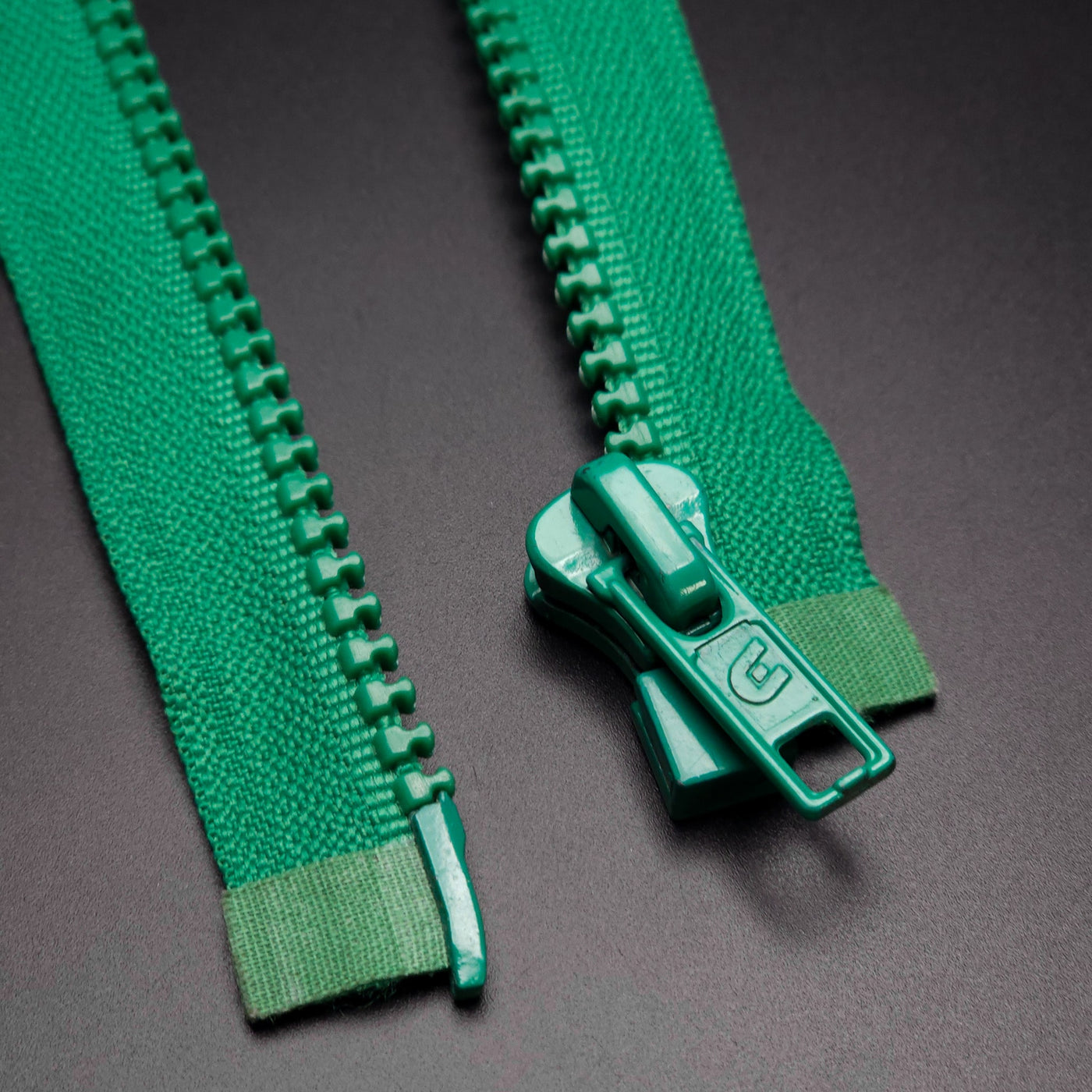 Open End Zipper | Molded Plastic | Green | #5 | 12'' - 30.5 cm