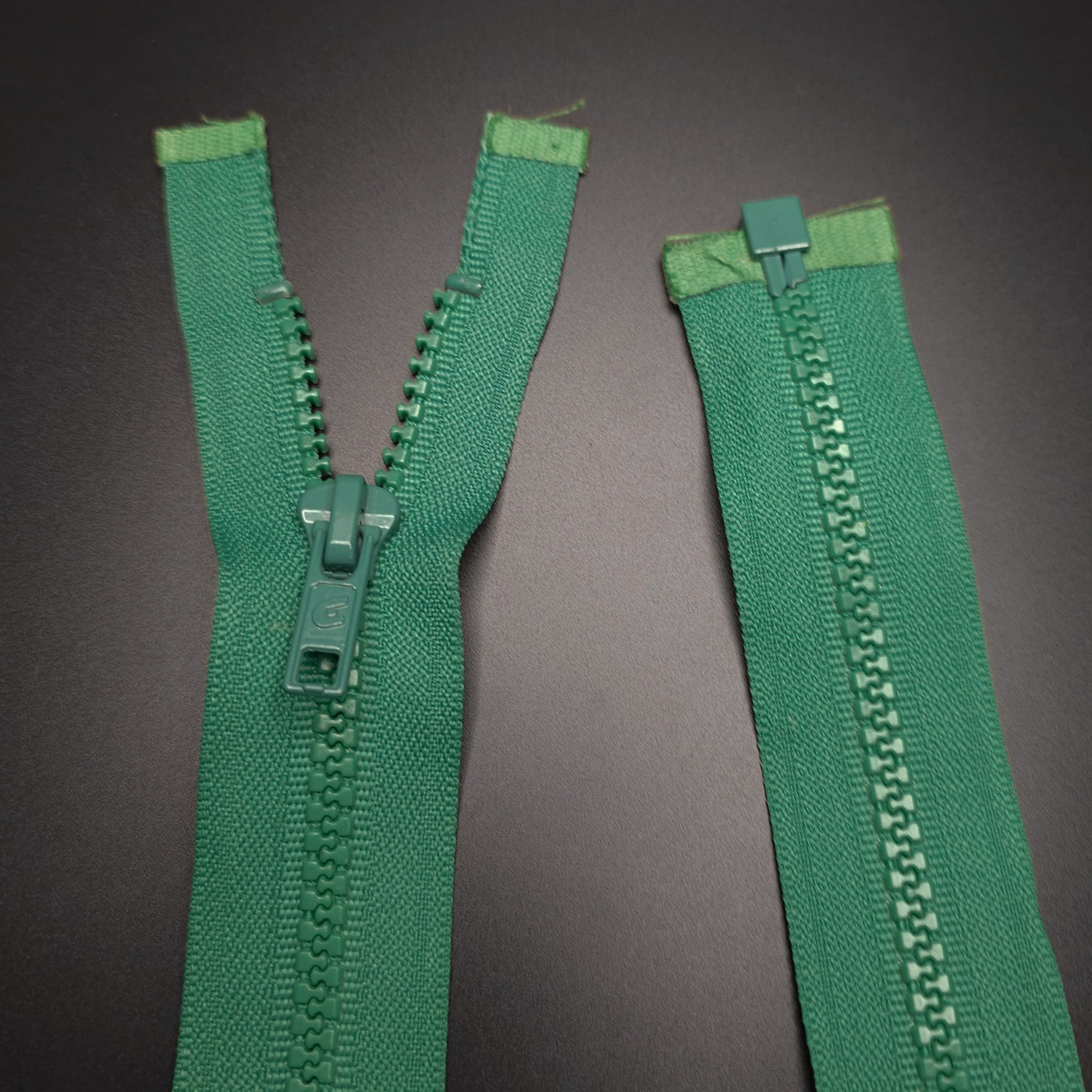 Open End Zipper | Molded Plastic | Green | #5 | 22'' - 56 cm