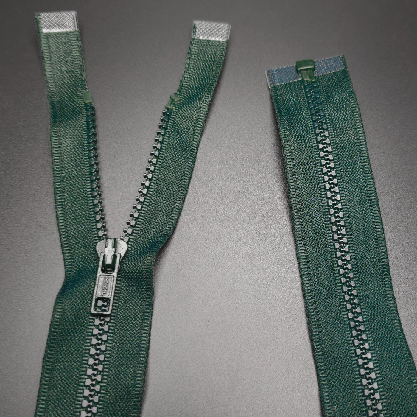 Open End Zipper | Molded Plastic | Forest Green | #3 | 22'' - 56 cm