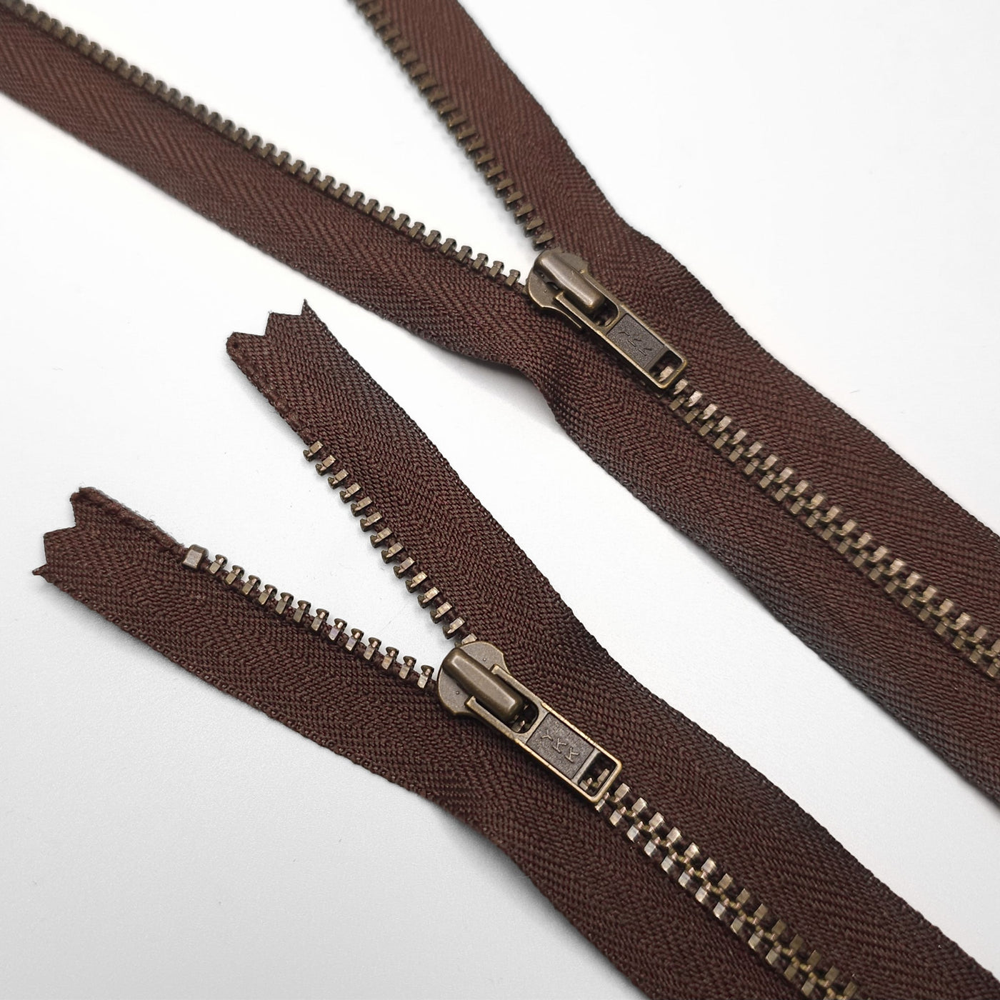 YKK | Closed End Zipper | Metal | #5 | 7.5'' - 19 cm | Brown