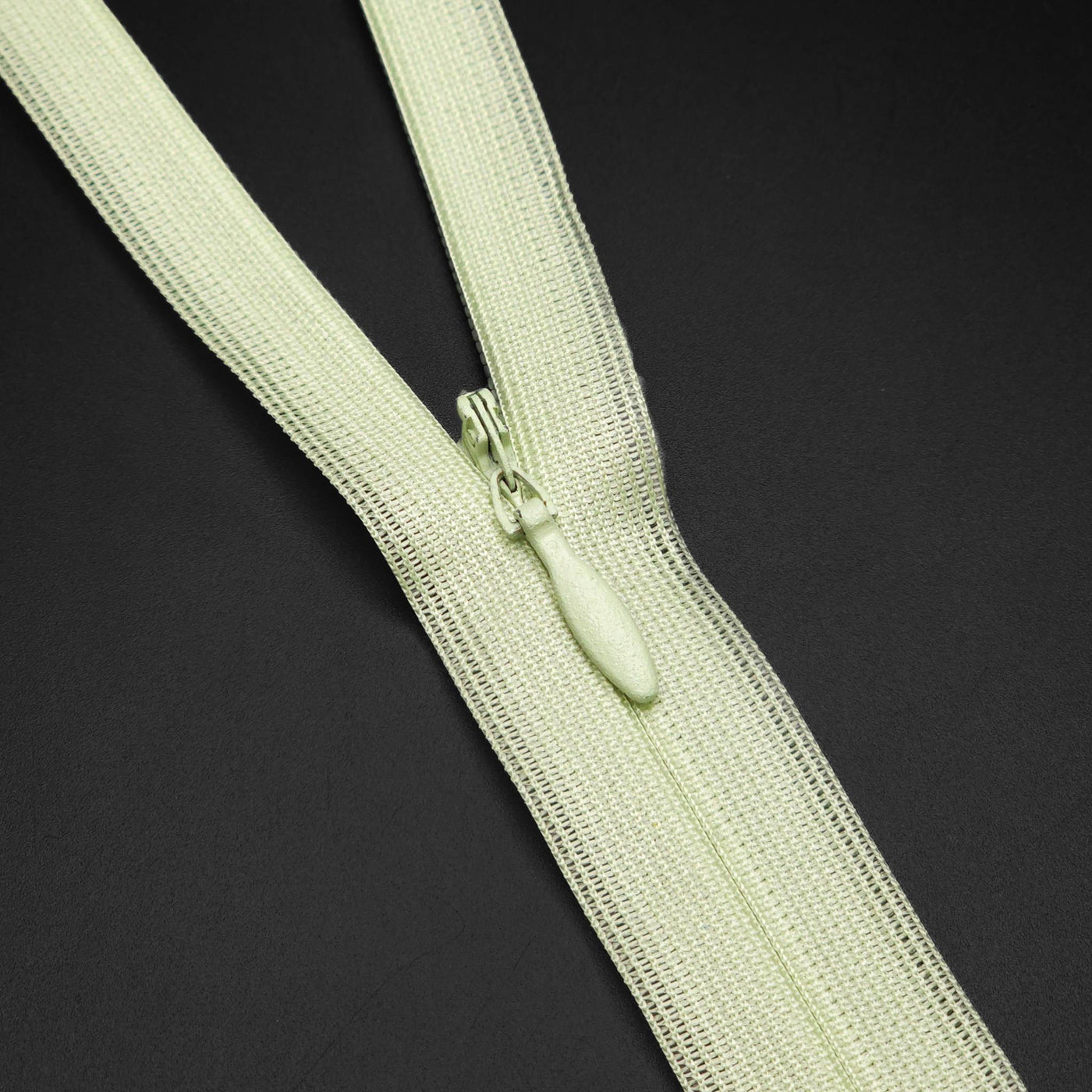 YKK | Closed End Invisible Zipper | #2 | 22 1/2'' - 57 cm - Lime Green