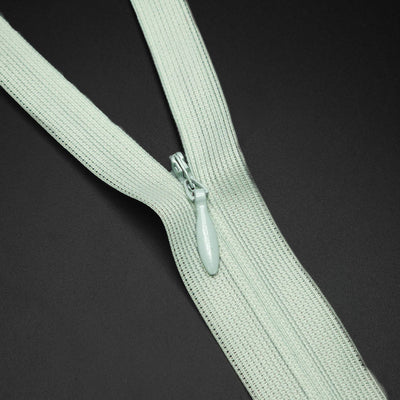 YKK | Closed End Invisible Zipper | #2 | 22 1/2'' - 57 cm - Light Mint