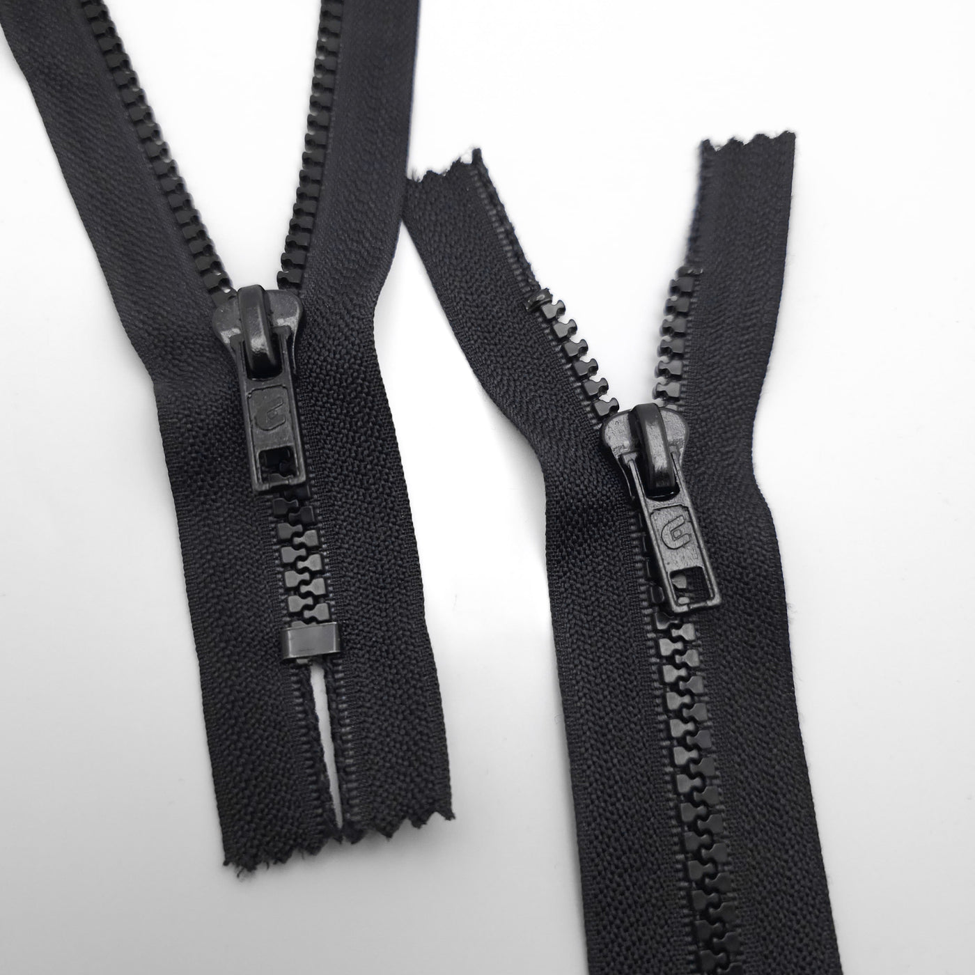 Closed End Molded Plastic Zipper | 7" / 18cm | BLACK