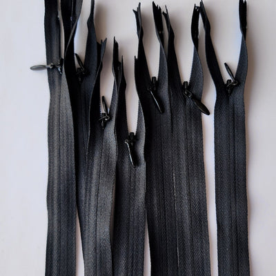 YKK Invisible Nylon Zipper | Black | 19" / 49 cm